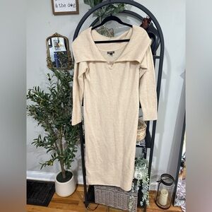 SWNY Chic Cream Long Sleeve sweater dress V-neck with chain detail Dress size L